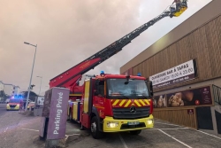 A Saint-Denis, un incendie déclaré dans un salon de beauté, la grande échelle mobilisée