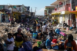 Des tonnes d’aide humanitaire n’arrivent pas aux régions sinistrées de la Jamaïque