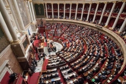 L'Assemblée nationale vote largement la "suspension" de la réforme des retraites