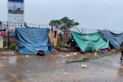 À Tsoundzou 1, la pluie fragilise le camps de fortune des migrants