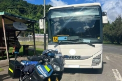 Un chauffeur de car scolaire interpellé en Guadeloupe après avoir conduit sous stupéfiants et sans permis