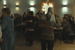 Un bal intergénérationnel pour créer du lien