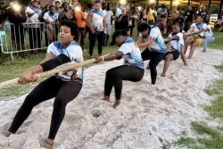 Tir à la corde féminin à Saint-Laurent : cinq équipes s’affrontent dans une épreuve de force inédite
