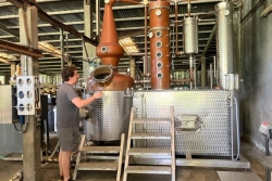 Mahavel, un nouveau rhum produit par une distillerie familiale à la Ravine des Cabris