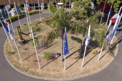 Ingérences étrangères, revendications territoriales, coopération régionale, comment la diplomatie française gère Mayotte