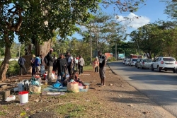 "Quand on va pour prendre de l'eau, ils viennent en bandes avec des cailloux, des machettes et des couteaux".