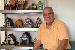 Philippe Saint-Julien, l’artisan qui fait revivre les maisons du temps lontan