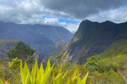 La Réunion : une matinée lumineuse, un après-midi plus couvert et de la houle sur les côtes sous le vent