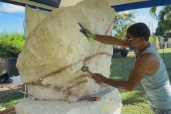 Au Moule, l'art en pleine nature : la 2è édition du Symposium de sculpture investit l'habitation Zévallos