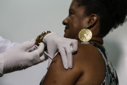 Dengue : le premier vaccin mondial à dose unique approuvé au Brésil