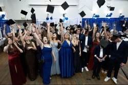 “C’est une tradition héritée d’une influence américaine” : les lycéens mobilisés pour financer leur bal des finissants