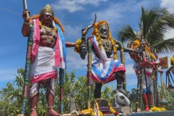De nouvelles divinités honorées par les tamouls dans la cour du vieux temple de Piton Saint-Leu