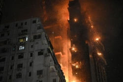 À Hong Kong, au moins 83 morts et 250 disparus dans le pire incendie depuis des décennies 