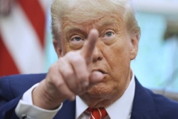 Donald Trump accentue la pression sur le Venezuela et affirme que son espace aérien doit être considéré comme "entièrement fermé"