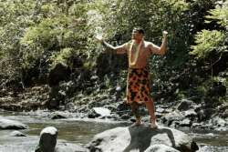 VIDÉO. Douglas Tuahine met Nuuroa à l’honneur dans son nouveau titre