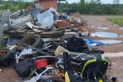 Incivisme : les riverains de Crique Deux Flots dénoncent l'accumulation de déchets à l'entrée de leur piste