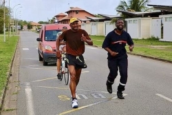 Téléthon : un pompier relie Cayenne à Saint-Laurent à pied pour les maladies rares