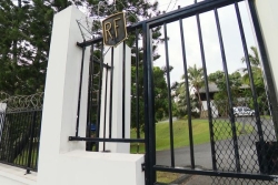 La mission de conciliation enchaîne les rencontres avec discrétion