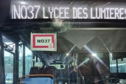 "Ils m'attendaient des deux côtés de la route", un bus caillassé entre Trévani et Koungou