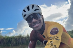 Des terrains aux guichets d'une banque, dix jeunes Guadeloupéens rebondissent grâce au sport