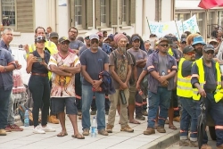 "La répercussion sera phénoménale" : les salariés de la NMC, menacée de cessation de paiements, en appellent à l'État 