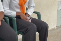 Interdiction des portables aux lycées : une mesure qui inquiète autant du côté des élèves que du personnel enseignant