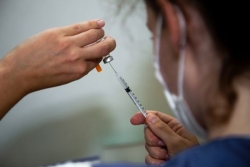 Les vaccins anti-Covid à ARN messager ne causent aucune hausse de la mortalité, selon une étude
