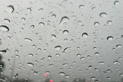 Vigilance jaune fortes pluies et orages sur toute l'île jusqu'à 19h