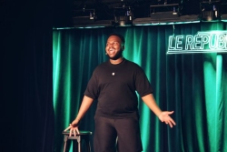 "Surprenant, émouvant, drôle" : l’humoriste martiniquais Willem fait ses premiers pas sur une scène parisienne