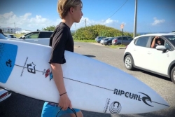 Matthew Maurin-Lignières, 14 ans, sacré champion de France de surf minime : l’étoile montante de la vague guadeloupéenne