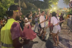 VIDÉO. À Maré, les visiteurs conquis par l'ambiance de la fête du littoral à la tribu d'Eni