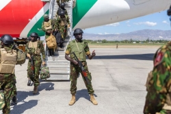 Une centaine de policiers kényans supplémentaires déployés en Haïti pour lutter contre les gangs