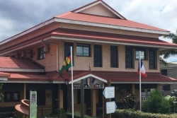 La mairie de Koné en appelle “au respect et à la bienveillance” après l’agression d’une assistante sociale