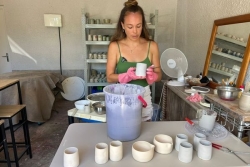 PORTRAIT. Timeri Lau a troqué le droit pour la terre, une passion pour la poterie née d'un rêve et devenue réalité