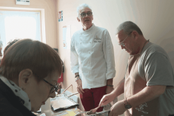 Flan de courgette, morue aux poivrons et roulés à la confiture - Demandez le menu du chef Pupier lors de son dernier atelier cuisine avec les aînés