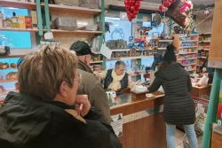 Les clients affluent dans les commerces de Saint-Pierre depuis les premières livraisons de produits frais