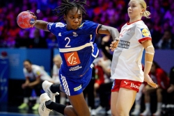 Handball : avec la Guadeloupéenne Méline Nocandy de retour en forme, les Bleues prêtes à défier l’Allemagne en demi-finale du mondial