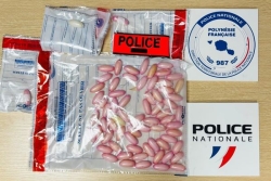 Mule arrêtée à l'aéroport : le jeune homme transportait 77 sachets d'ice dans son corps