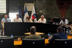 Qui sont les membres du comité de suivi de la loi pour la refondation de Mayotte qui sera installé ce lundi ? 