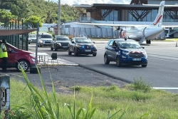 La ministre des Outre-mer, Naïma Moutchou, est arrivée à Mayotte pour trois jours de déplacement, un an après Chido