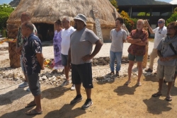 VIDÉO. Du "vivre ensemble" au "faire ensemble" : après cinq mois de chantier, la grande case rassemble les habitants de Voh