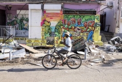 "On a réussi à survivre à ça !" : un an après le cyclone Chido, la jeunesse mahoraise se reconstruit dans l'Hexagone