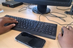 Faux comptes de réseaux sociaux, usurpation d’identité, attaques réputationnelles : les cybercriminels ciblent de plus en plus élus locaux d’Outre-mer