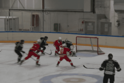 "On s’attendait à un bon niveau ". Les Cougars sacrés après un duel de hockey franco-canadien 