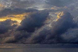 Une vigilance jaune "fortes pluies et orages" maintenue à Mayotte jusqu'à ce mercredi midi 