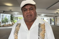 Emmanuel Macron sollicite les indépendantistes : pas question de contourner le FLNKS, lui répond Pierre-Chanel Tutugoro