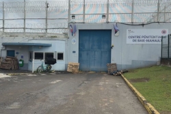 "Notre sécurité est entre leurs mains" : les agents pénitentiaires de Baie-Mahault, en grève, dénoncent toujours leurs conditions de travail