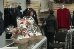 “Si le Père Noël ne sait pas quoi m’offrir, moi, j’ai trouvé”, dans les commerces, la course aux cadeaux n’est pas finie