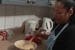 “C'est fait avec amour” : voyage culinaire sénégalais avec Annick Sané et son poulet yassa