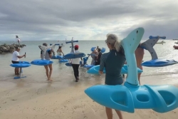 Le vélo aquatique, sport nautique et tonique qui muscle en douceur... Et si on se mettait au vélaqua en Guadeloupe ?